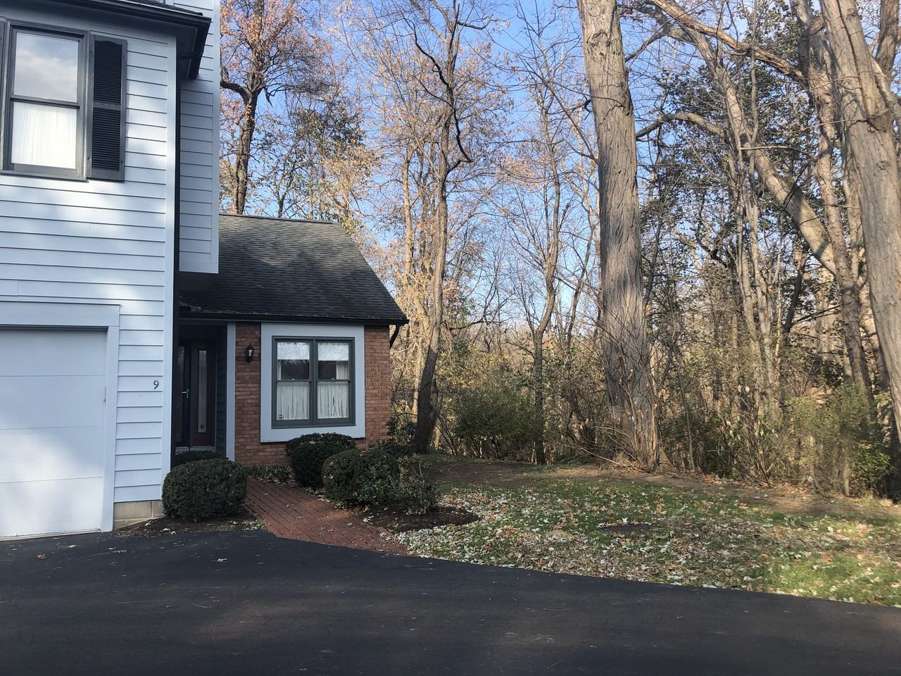 9 Lockwood Dr - Photo 3 of 25