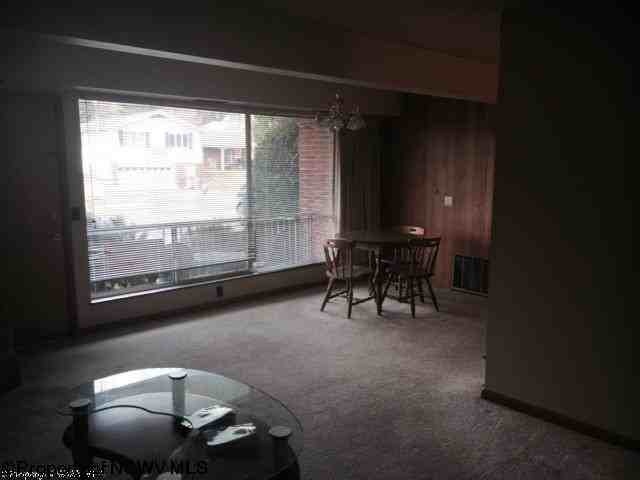 2201 Mountainview Manor - Photo 3 of 10