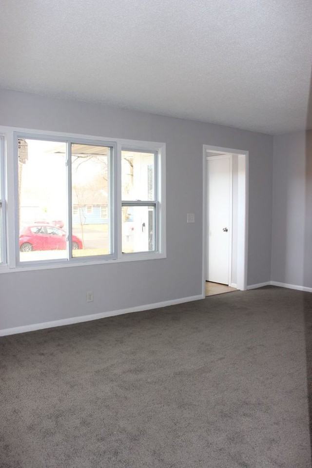 4812 Idaho Avenue North - Photo 2 of 13