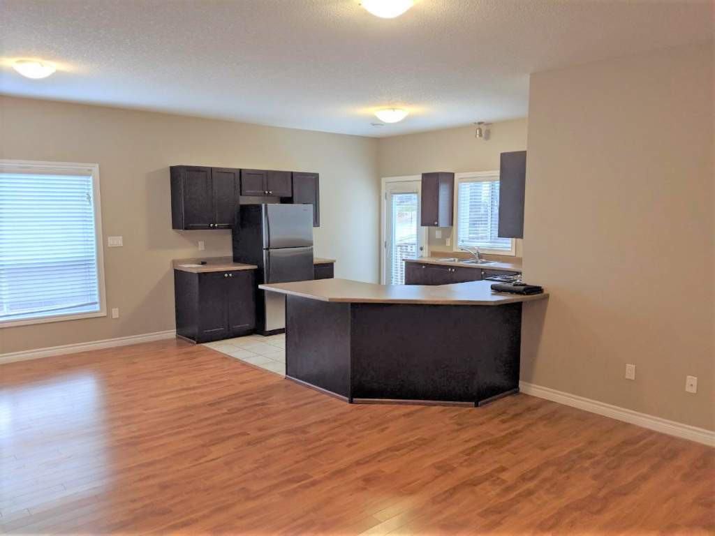 19 Duncan St E - Photo 3 of 15