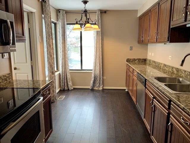 275 Hickory #D - Photo 3 of 42