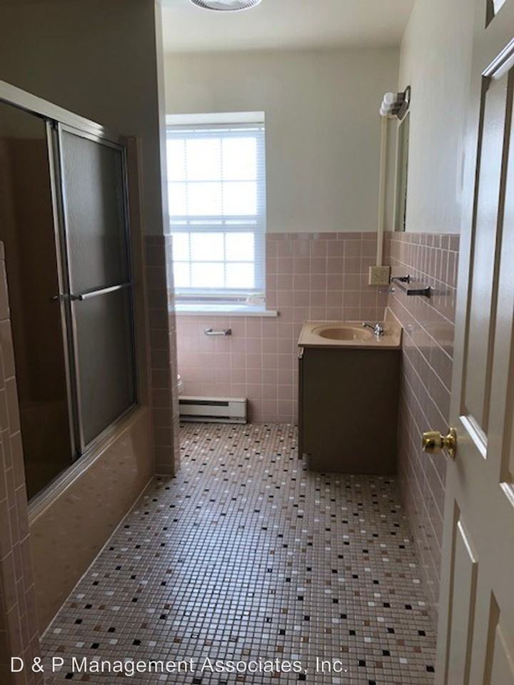 115 East Chestnut St - Photo 3 of 4