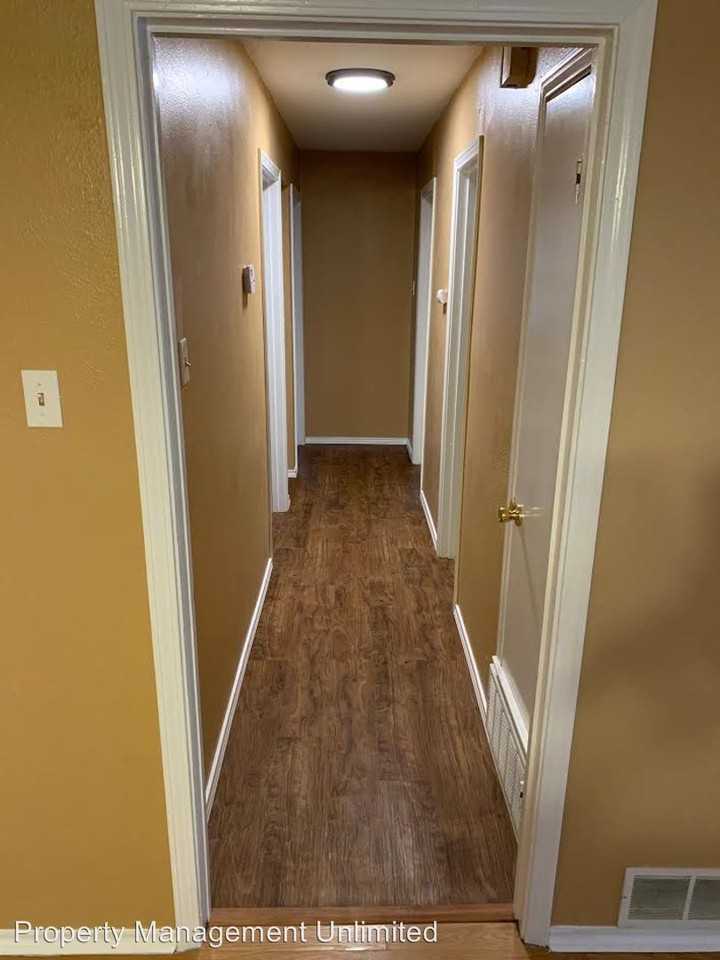 537 Rea Ave - Photo 3 of 8