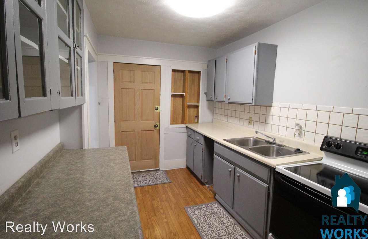 5113 Holdrege - Photo 3 of 11