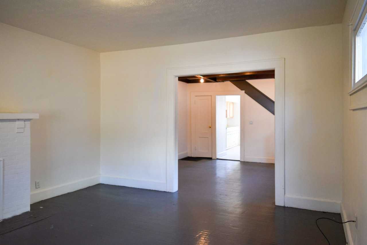 3120 Ruckle St - Photo 3 of 10