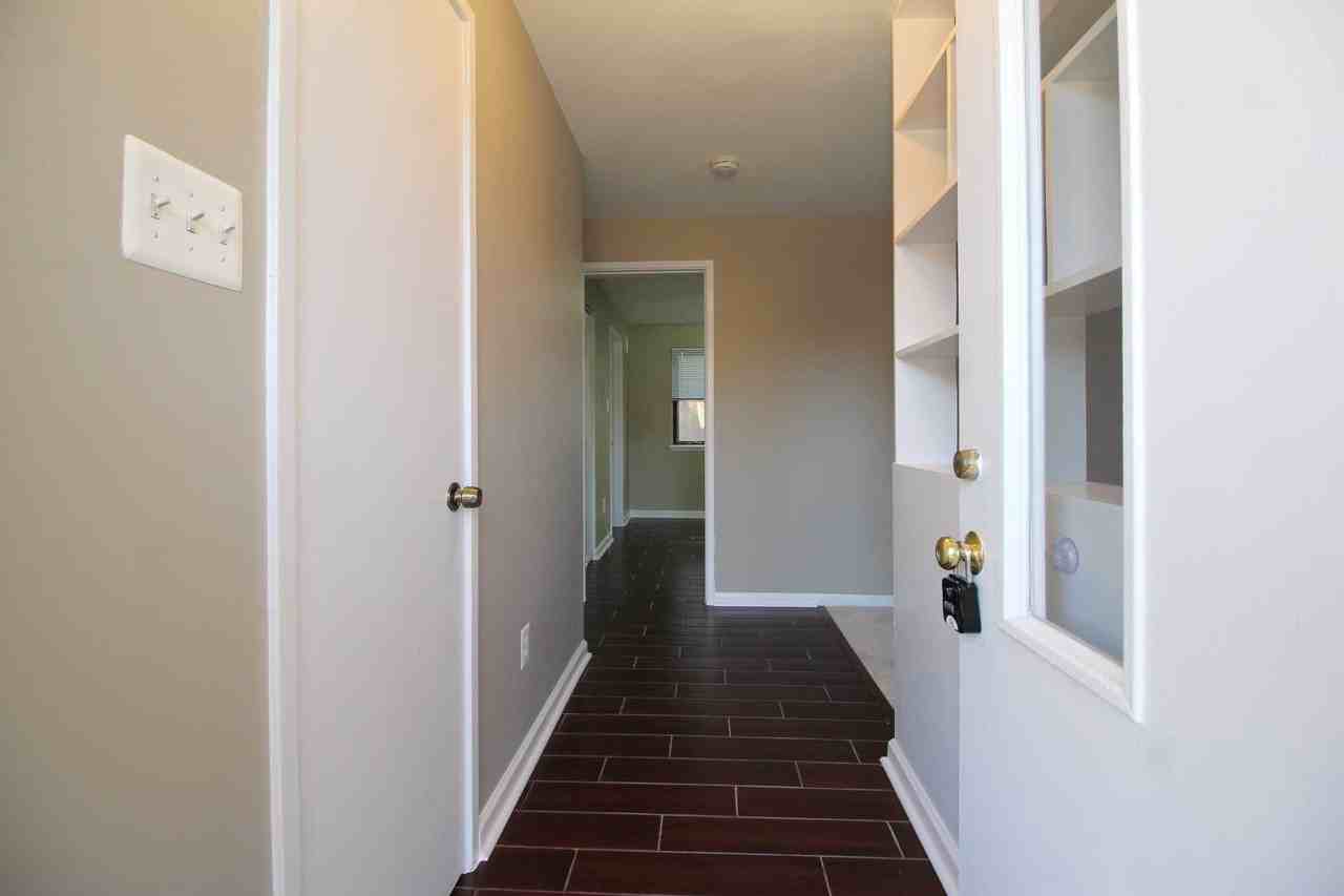 1124 N Rockingham St - Photo 2 of 30