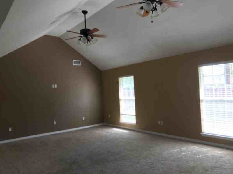 602 S 1st Street - Photo 3 of 12