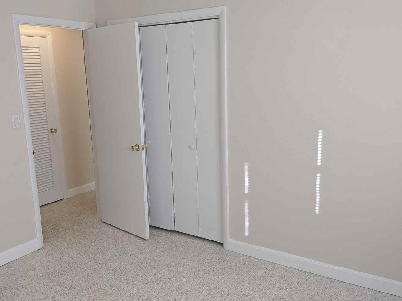 550 Roosevelt Ave - Photo 2 of 9