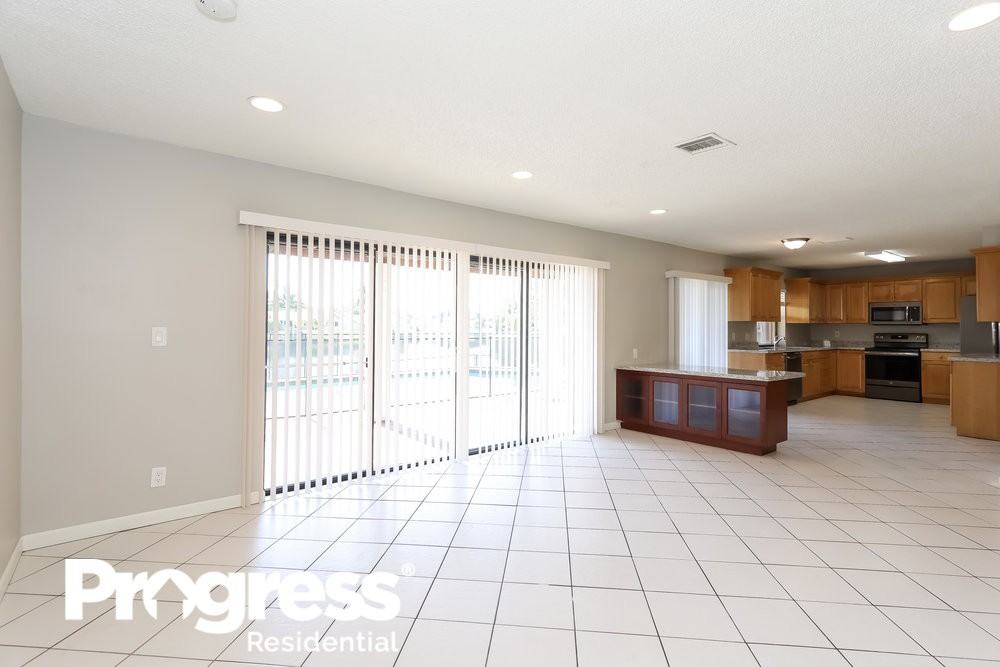 9460 Nw 16th St - Photo 3 of 21