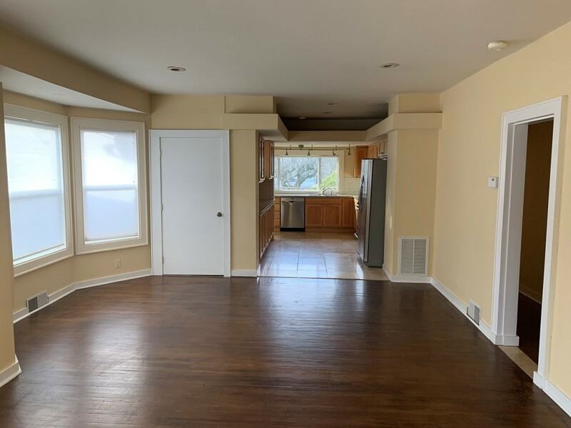 6007 48th Ave Sw - Photo 2 of 12