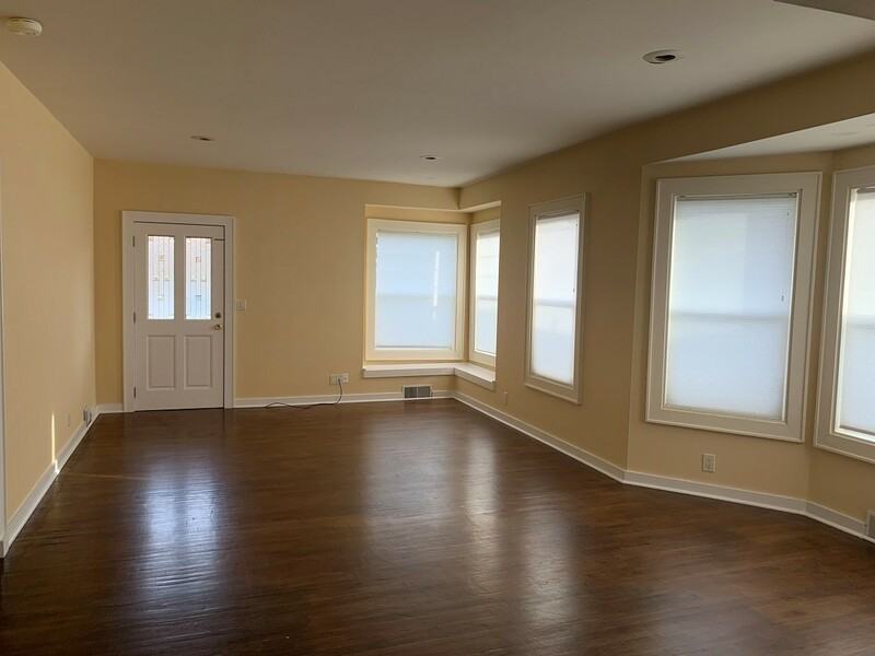 6007 48th Ave Sw - Photo 3 of 12