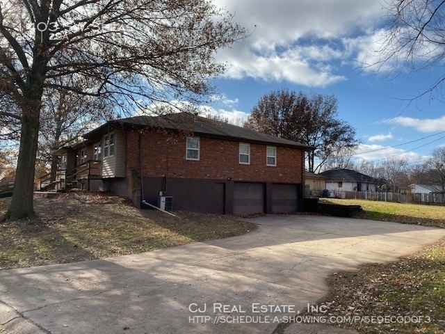 1403 Sw Speas Dr - Photo 2 of 11