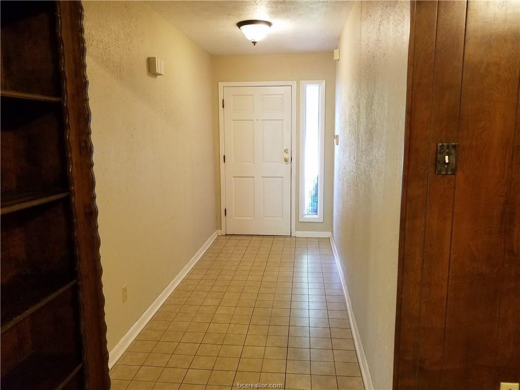 1220 S Ridgefield Cir - Photo 3 of 12