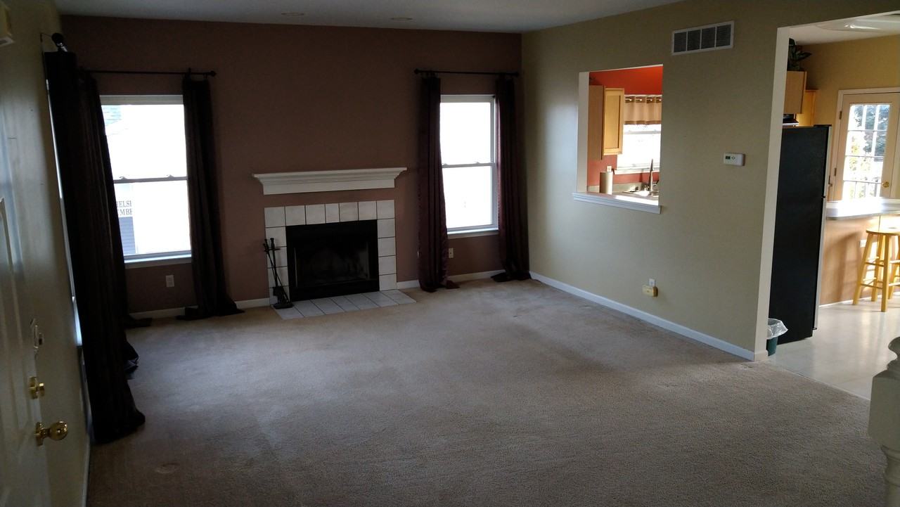 1364 Eisenhower Ln - Photo 2 of 13