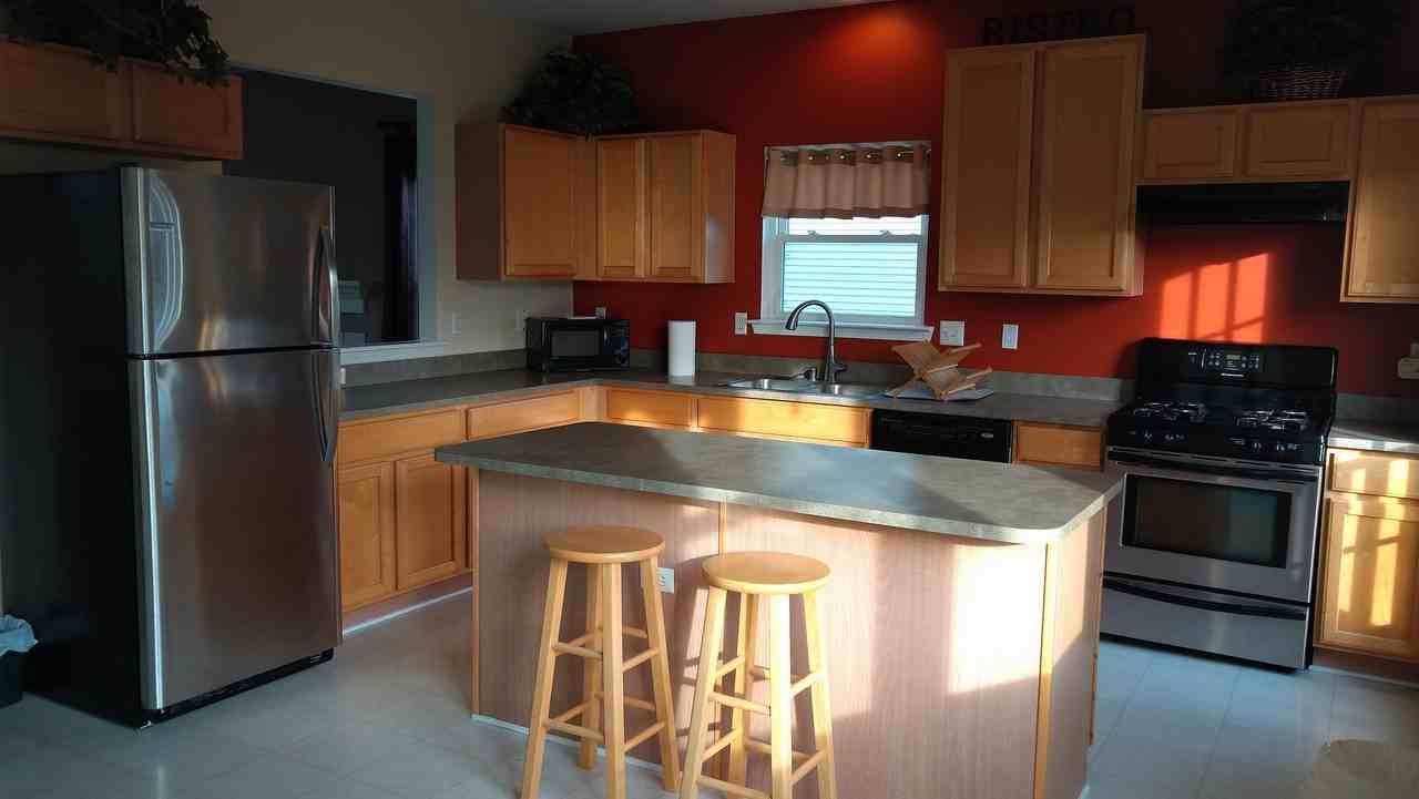 1364 Eisenhower Ln - Photo 3 of 13