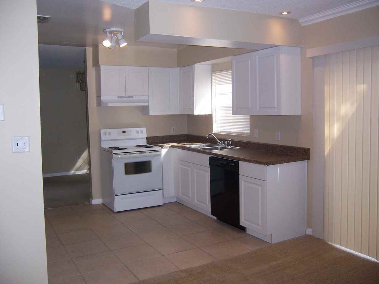 901 Hyland Springs Dr - Photo 2 of 17