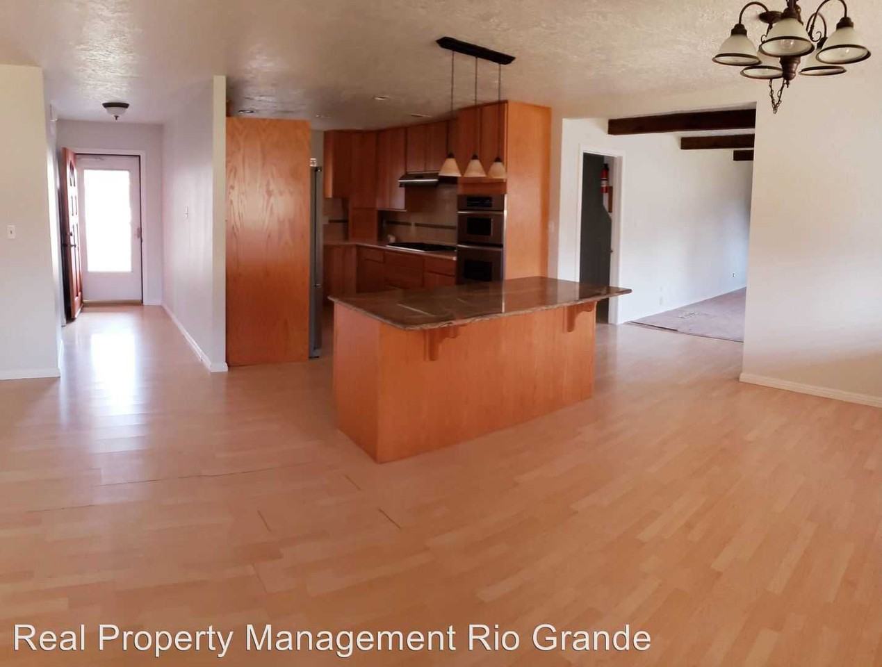 4512 Bermuda Drive Ne - Photo 3 of 10