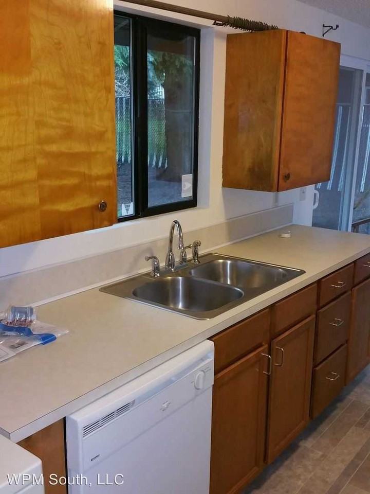 11621 13th Ave Sw - Photo 2 of 6