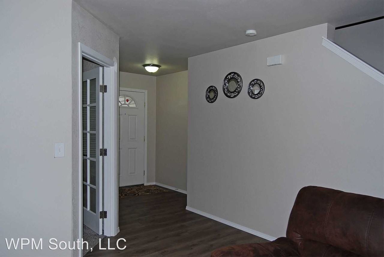 10414 196th St E - Photo 2 of 10
