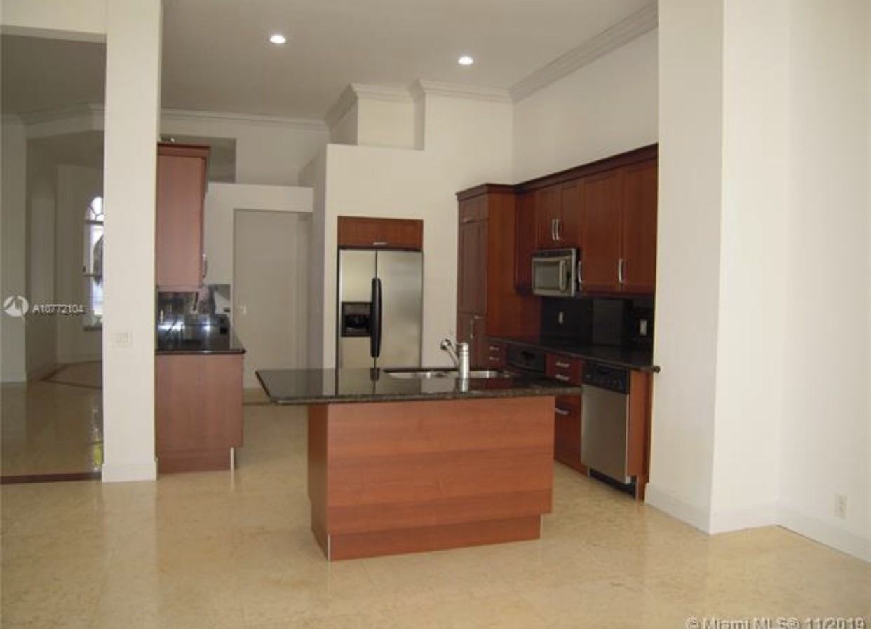 1709 Victoria Pointe Circle