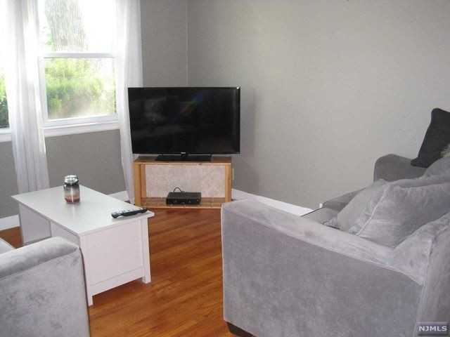 31 Dora Ave - Photo 2 of 11