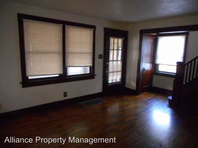 2111 Thompson - Photo 2 of 8