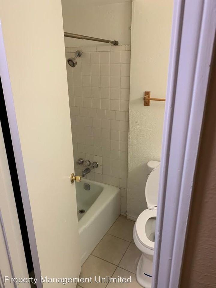 537 Rea Ave - Photo 2 of 8