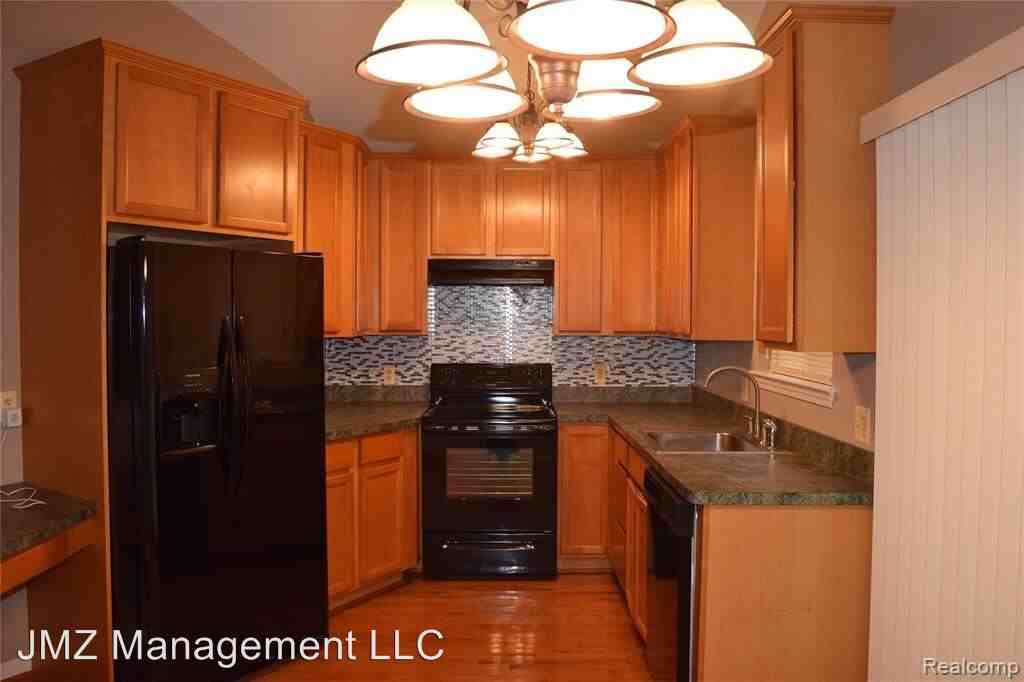 7636 Oliver Street - Photo 2 of 11