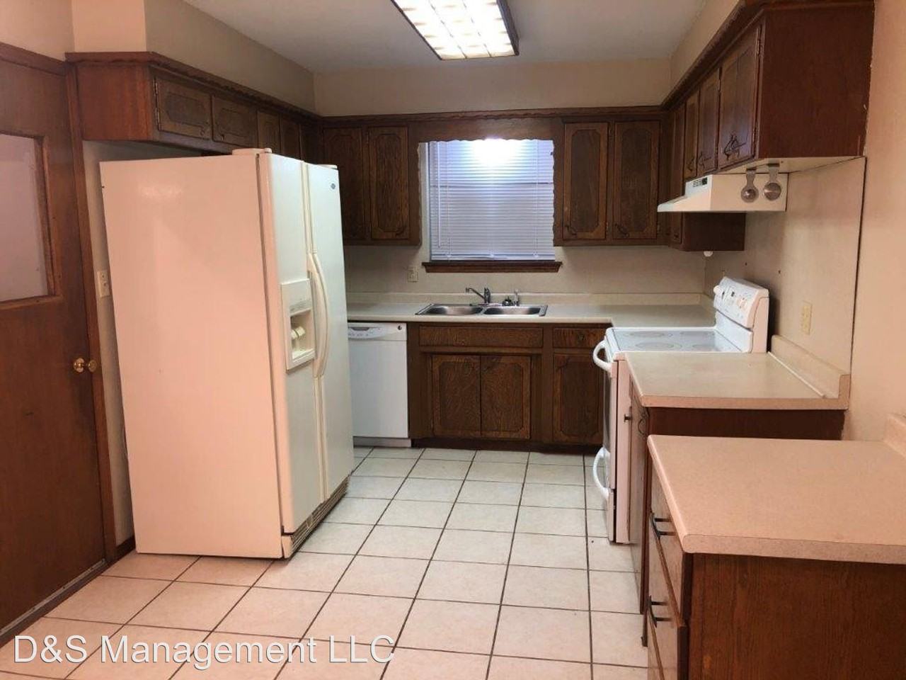 400 Sw 64th Place - Photo 2 of 18