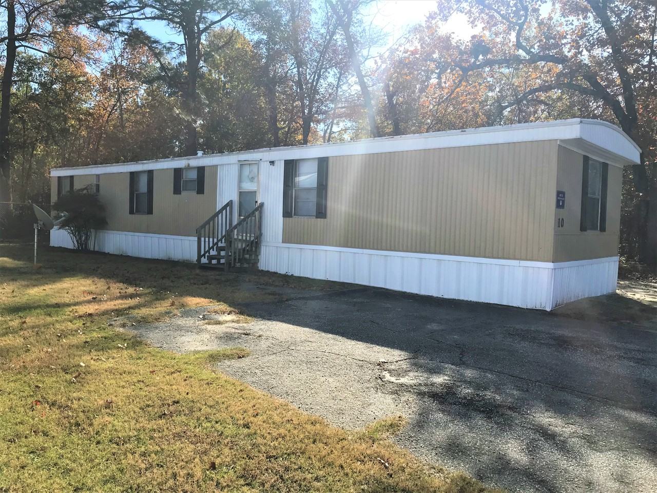 800 Old Whiteville Road 10, Lumberton, NC 28358 3 Bedroom Apartment