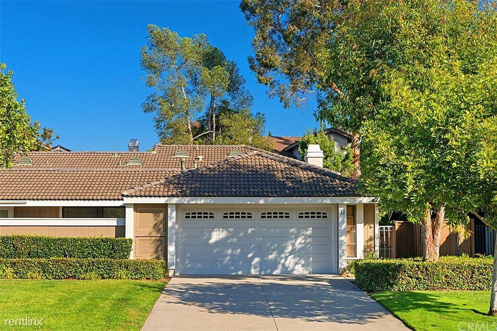 12 Carriage Hill Ln - Photo 2 of 33