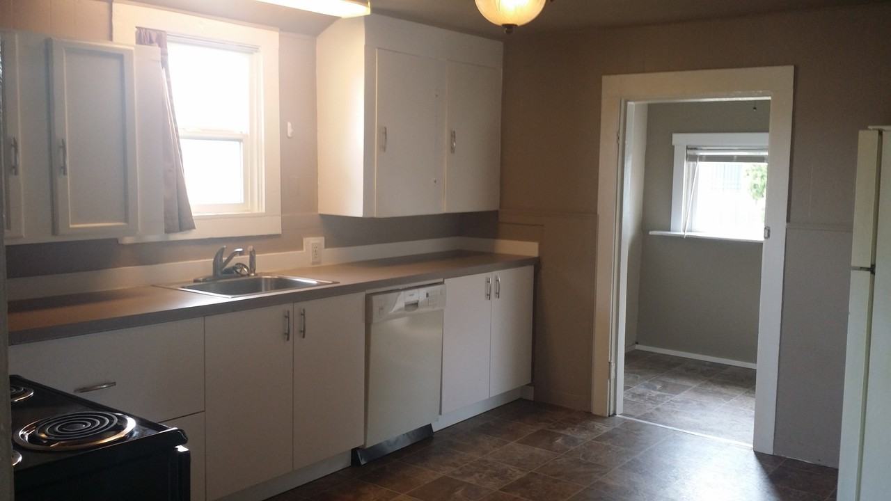 8212 Orchard St Sw - Photo 2 of 4