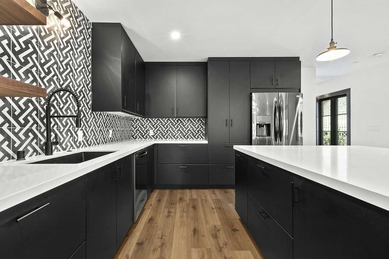 5422 Monroe St - Photo 2 of 15