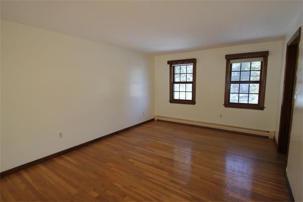 31 Woodpark Cir - Photo 3 of 11