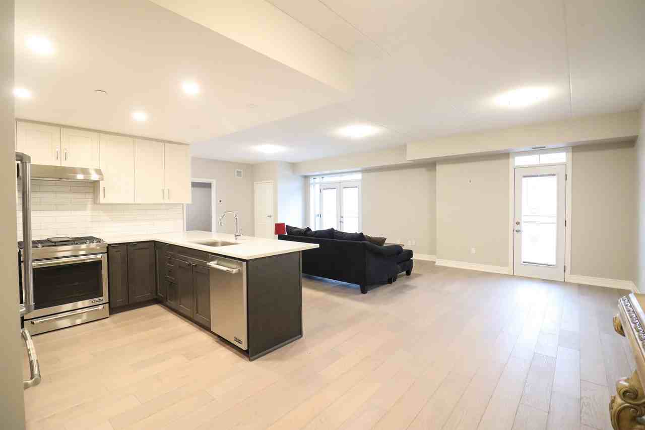 10 Albert Street East - Photo 3 of 21