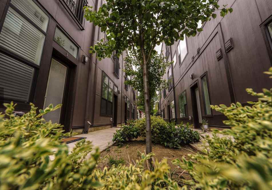 Tabor Burnside Apartments - Photo 2 of 4