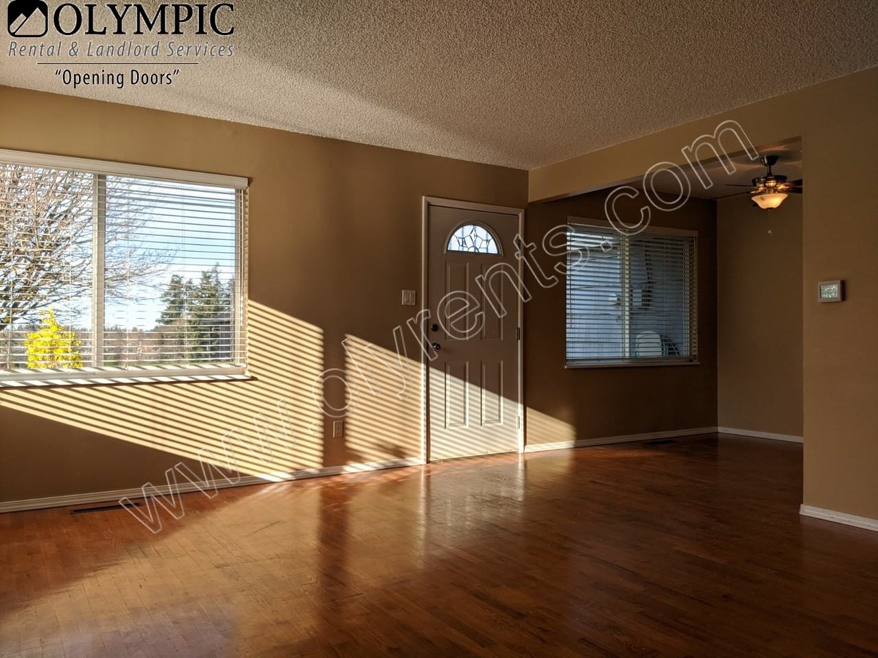 9047 S Park Ave - Photo 4 of 10