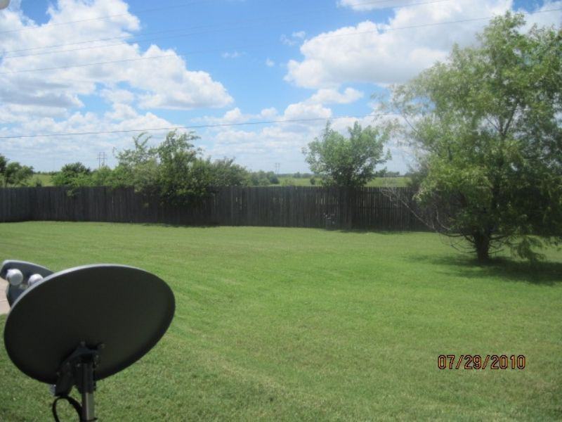 603 Se 38th Street - Photo 2 of 5