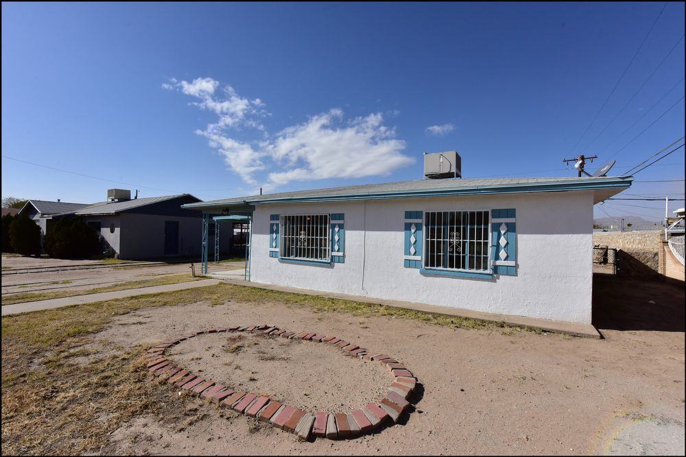 343 Lynne Way - Photo 2 of 34