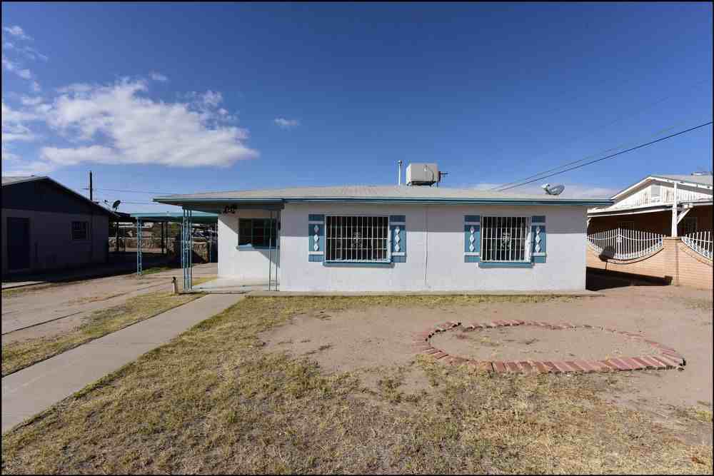 343 Lynne Way - Photo 3 of 34