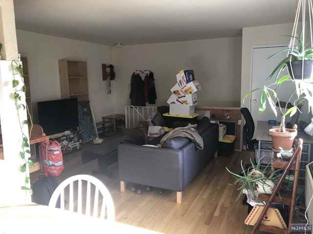 5014 Christopher Street - Photo 3 of 7