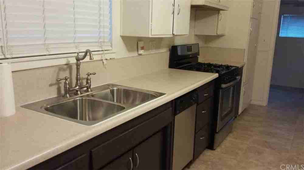 5004 N Crescent St - Photo 2 of 8