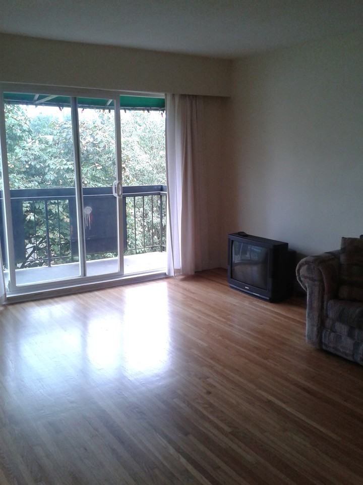 221 Seventh Street - Photo 3 of 7