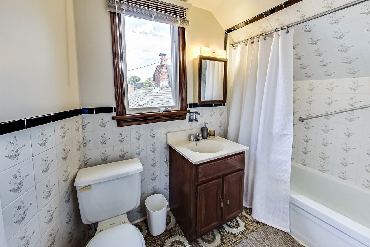 187 Manning Avenue - Photo 2 of 10