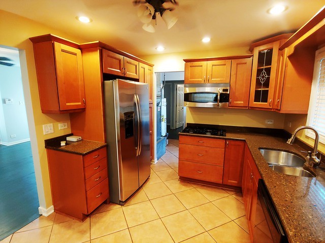 8031 S 83rd Ave - Photo 3 of 11