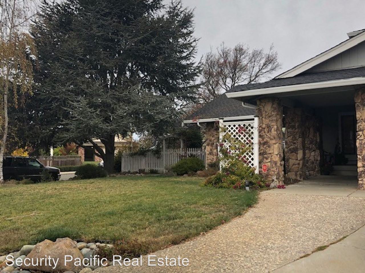 423 Duperu Dr - Photo 2 of 26
