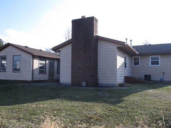 913 Armstrong Ave - Photo 3 of 14