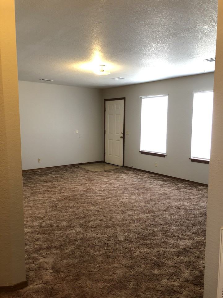 230 S St Charles Ave - Photo 2 of 9