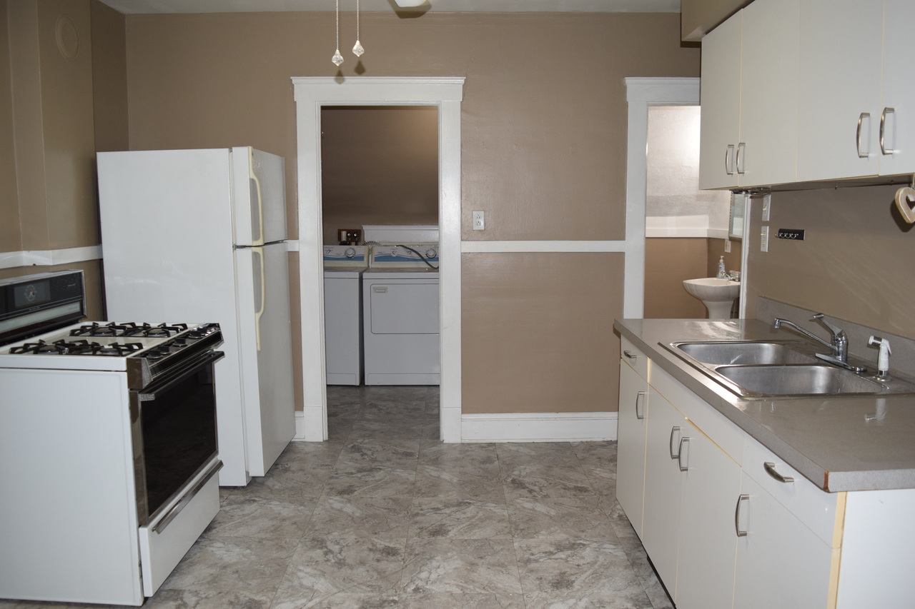 3433 W 41st St - Photo 2 of 10