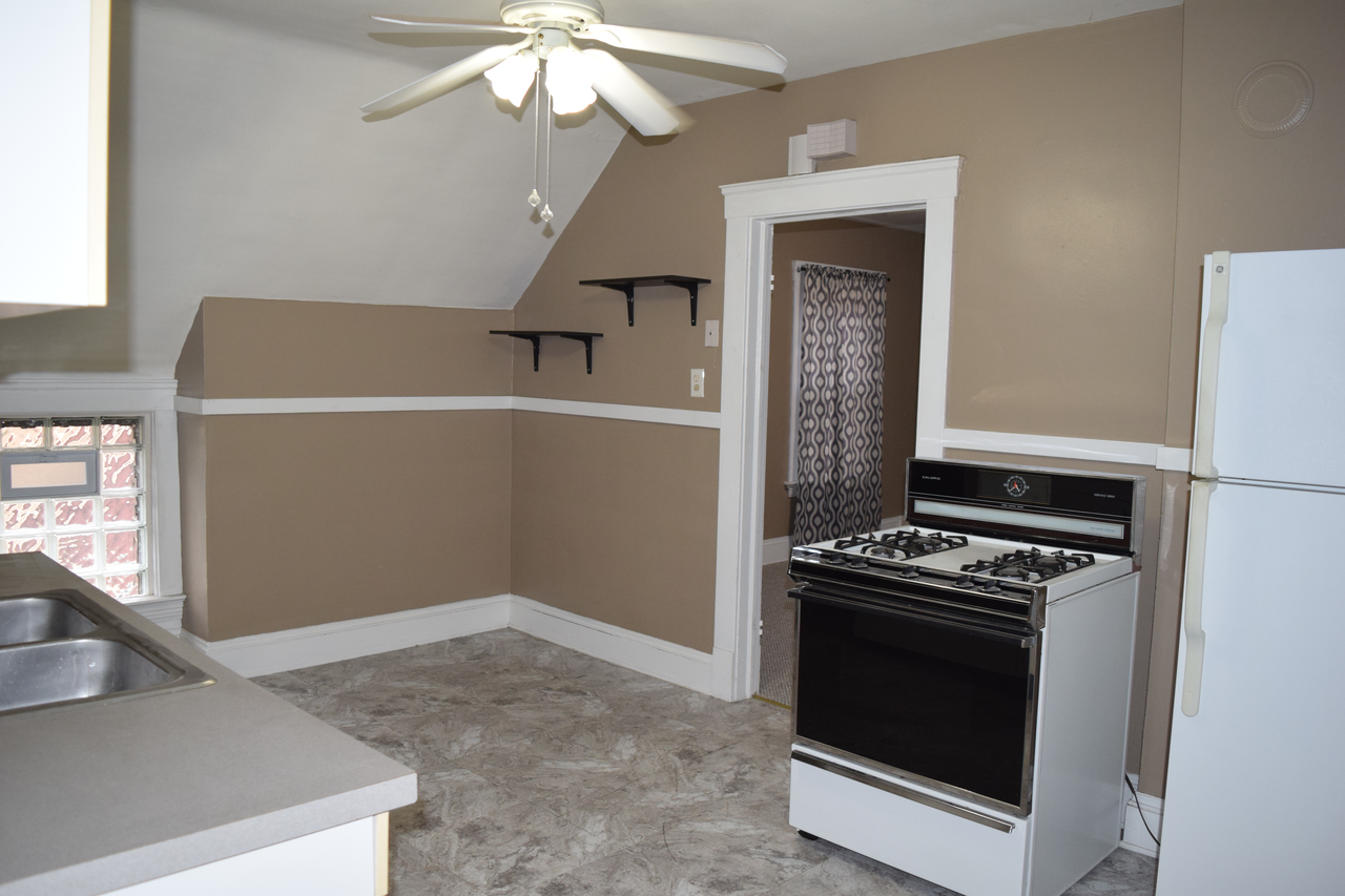 3433 W 41st St - Photo 3 of 10